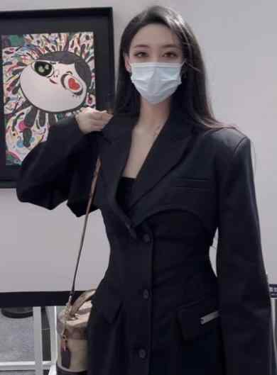 SM调教大神『桃叔S』把高冷女神调教成下贱母狗 白虎一线天馒头粉屄高颜值美女沦为金主性奴 各种无底线玩弄 30V 300m