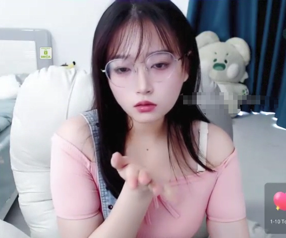 【sweet_18wanwan】嫩乳眼镜美女主播