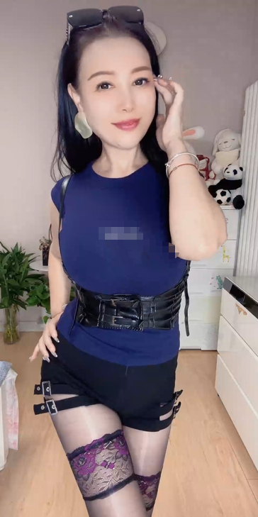 【抖音福利】巨乳大奶熟女，【大白兔】，老A8的魅力无人能挡，巨乳身材展示揉奶，黑丝诱惑要喷鼻血了！6v