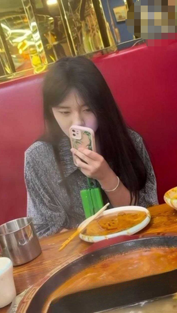 中国好女友！约闺蜜吃饭蹦迪 把闺蜜灌醉交给男友肆意蹂躏，真有这种女友