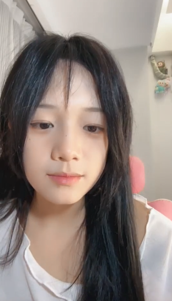 【e懒得喷】G奶女学生 极品身材 短毛嫩穴  闺蜜吧啦同筐 裸舞  跳蛋大鸡巴自慰 爽喷水7V