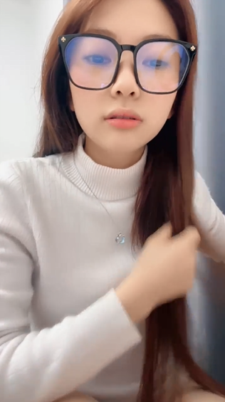 【chen晚晴】，好清纯的一个学生妹