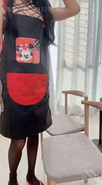 高挑靓丽少女『长腿女儿丽丽』淫水奶油拌脚趾，女儿淫叫着我是修女不能操我，会被操坏的2V