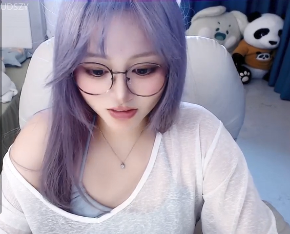 【sweet_18wanwan】嫩乳眼镜美女主播