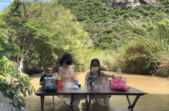 山清水秀的地方全裸露出