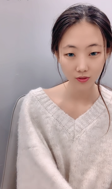 高颜值大三美女【司纯】不仅颜值高奶子大小穴粉嫩而且性格温柔如水还有臀控最爱的蜜桃臀掰嫩穴小草莓真好吃