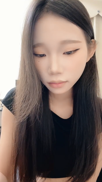 骨感尤物少女【19岁护士实习生】主动吃鸡 骑乘 跳弹助兴