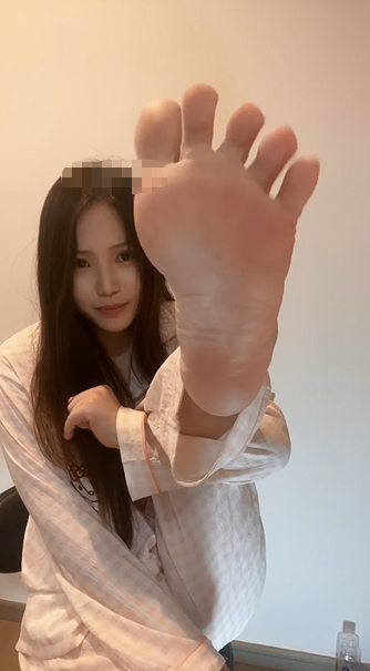 G奶美女【月亮北北】模拟乳交操穴