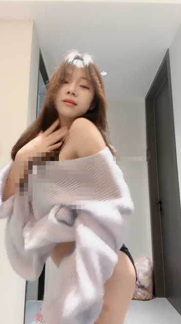 清纯少女下海，【吧啦】，边跳边脱光光，小穴粉嫩，特写掰开，小表情妩媚妖娆，舞姿曼妙皮肤白