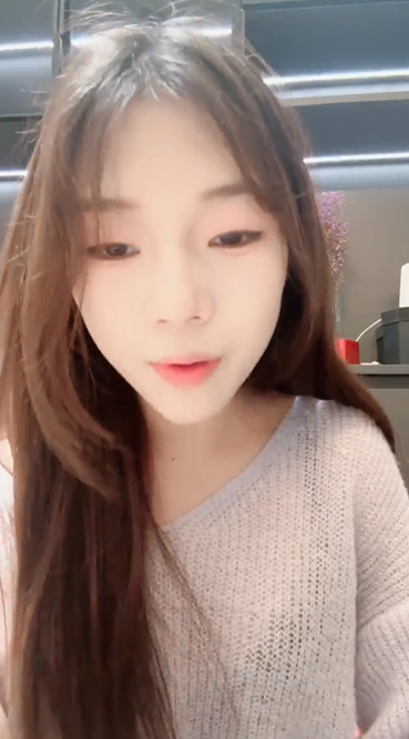 清纯少女下海，【吧啦】，边跳边脱光光，小穴粉嫩，特写掰开，小表情妩媚妖娆，舞姿曼妙皮肤白