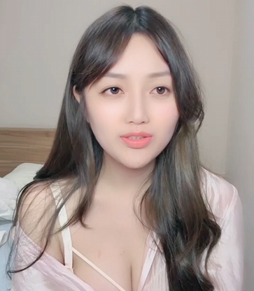 02年天然大D~【闷骚小七】甜软反差女神~绝美炮架道具自慰