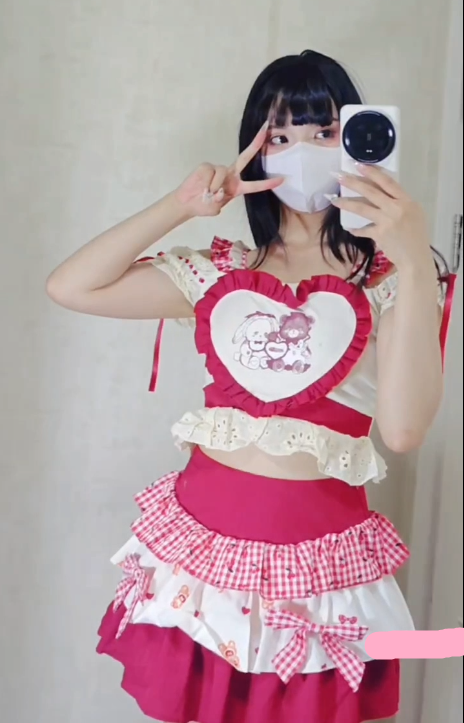 喵酱 红白蕾丝心形女仆制服套装，百褶裙，对镜自拍，大屁股展示，抬起腿，美甲掰开骚逼，和大奶一起诱惑你！1V218M百度盘