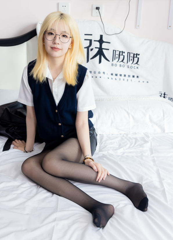 袜啵啵 - 小甜豆 - OL制服包臀裙-高跟长靴薄黑丝 【140P1V1.3G】