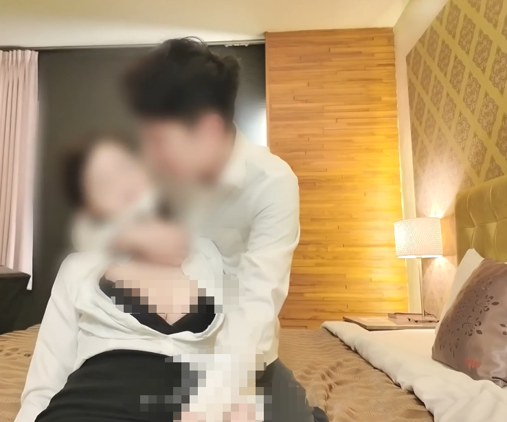 极品嫩妹-洁妮-新 穿上了OL装,演绎了一下被下属喂饱的剧情(1V,1.51G)