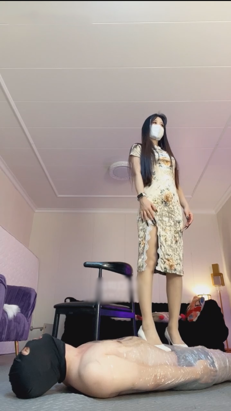 玩物直播猫神s-251211 旗袍肉丝御姐玩弄猥琐狗【1V】【501MB百度云】