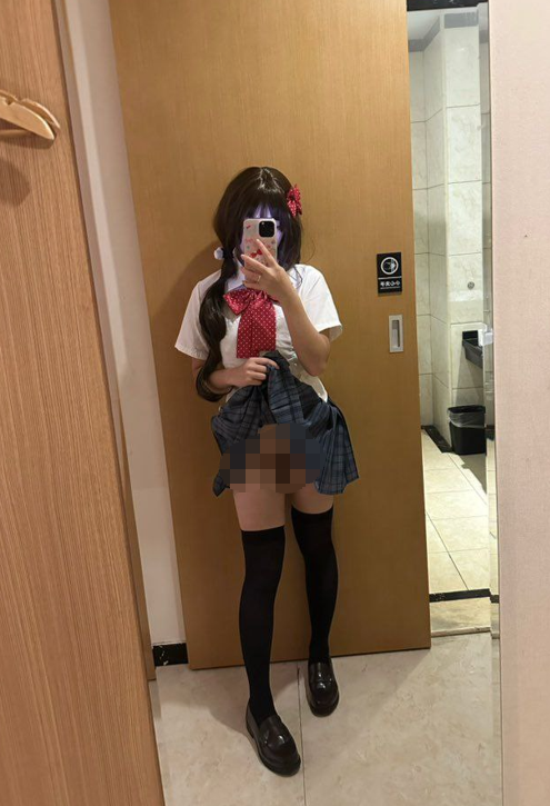 小鸢宝宝 推特07年极品少萝babyLzyyy 12月订阅福利合集做爱调教可s可m 萝莉 白虎 反差 【4P 15V 115MB】