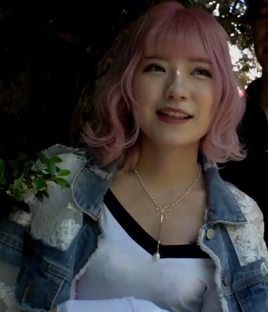 神秘代码 粉发女孩