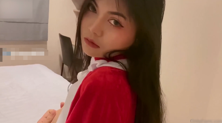 混血美女情趣制服激情性爱,红衣后入【1G】