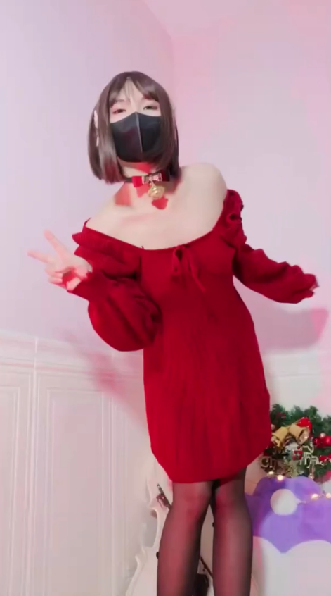 Miao喵酱可爱福利姬喵酱乳夹固定粉嫩奈奈，铃铛肛塞，展示白虎嫩穴自慰【934M】