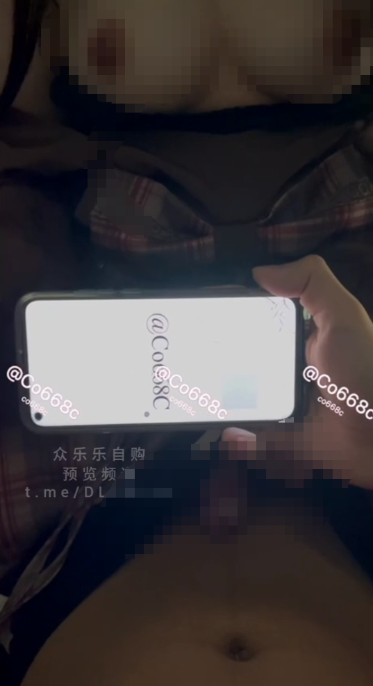 超极品媚黑人妻『Co668c』周末在家边看电视边享受老婆的口活服务，无聊了就在窗前对着外面后入母狗