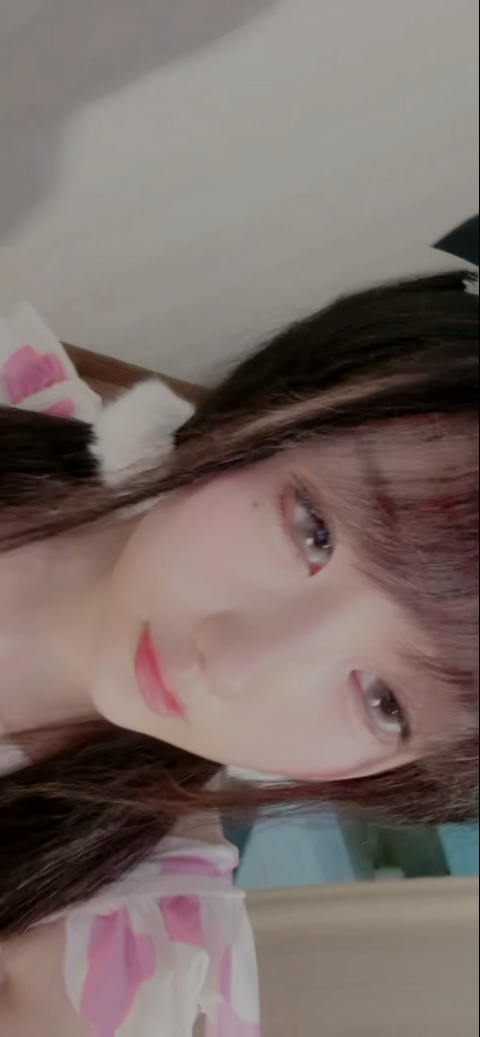 唇红齿白极品可爱嫩妹【小欲】高价一对一在线网调，脸穴同框自慰白虎穴