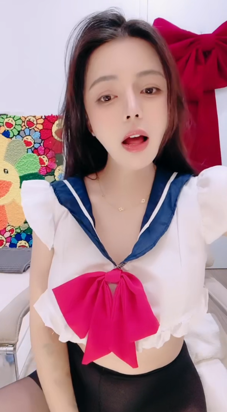 【再睡五分钟】极品无毛御姐，jk服黑丝