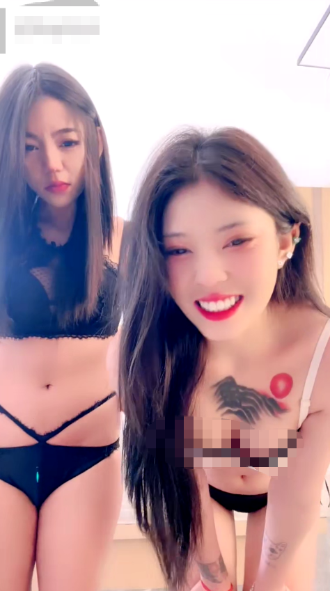 大长腿美乳翘臀 粉嫩蝴蝶和一线天逼逼 被大吊哥疯狂抽插3P2v