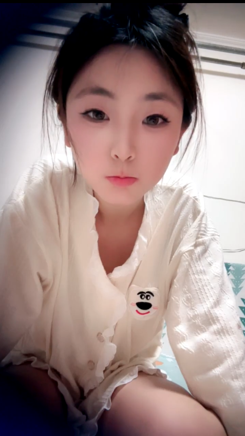 【小妹妹真嫩】小清新学生妹美乳圆臀 长腿美足嫩穴极品馒头逼 刚下海就被干 无套 内射