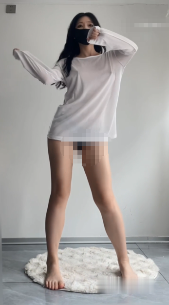 推特极品裸舞姬【迷鹿+蝴蝶姐妹】绝版定制长时作品，九头身顶级身材，裸舞BB顶飞了