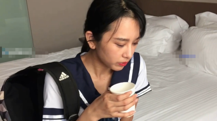 极品兼职学生妹被猥琐摄像师下药迷翻玩她的小嫩鲍【1.96g】