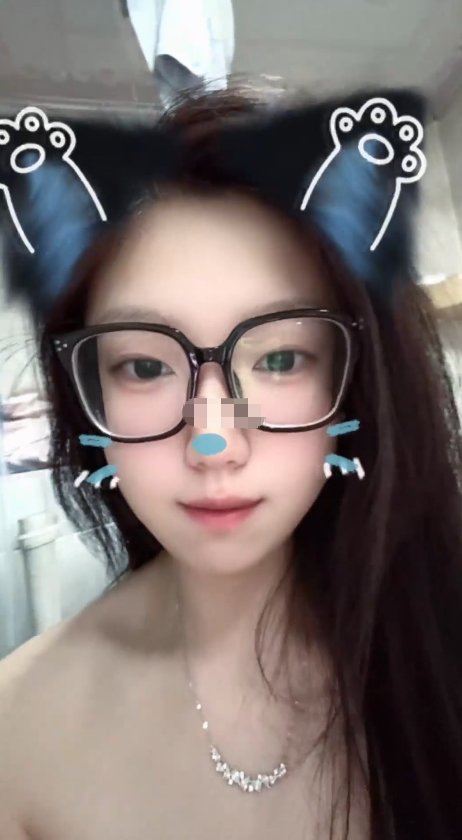 【极品泄密】超美阿黑颜女神原档泄密，标准的一个眼镜婊，大眼睛萌妹，反差感，淫荡的表情挑逗极了【14v】