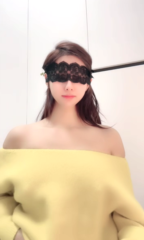 【兔兔子唧唧】长腿高跟车模骚舌诱惑舔乳美脚足调 馒头逼贴屏特写 道具狂操流白浆~喷尿