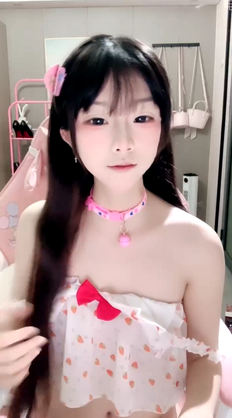 清纯嫩妹【呆呆萝】翻白眼可爱【4v】