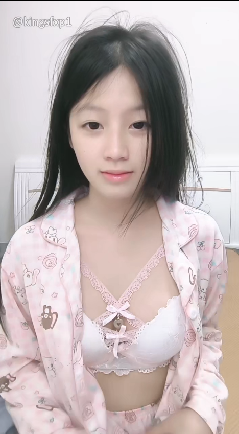顶级纯欲学妹【你的小月月】完美身材 人美奶大又温柔乖巧