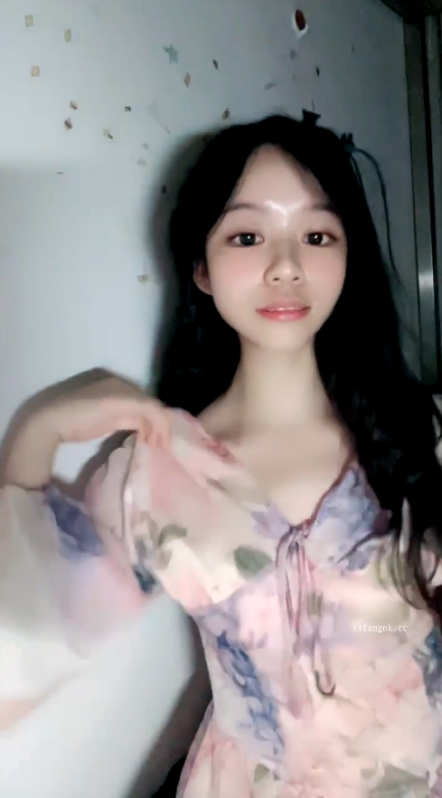 校花级女大学生【糖糖耶】下海福利【2v】