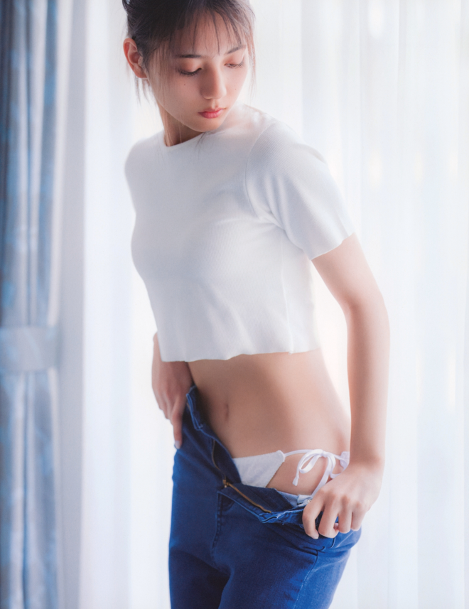 日向坂46 小坂菜緒 1st写真集「君は誰」【132P1.53G】