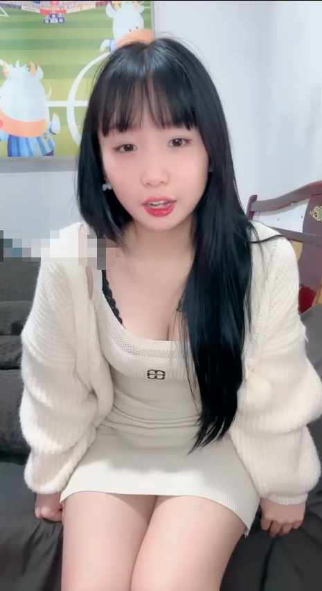 极品美腿呆萌小妹妹！初下海炮友操逼！掏出白嫩美乳，蜜桃美臀嫩穴，第一视角后入，主动骑乘位享受【1.14G】