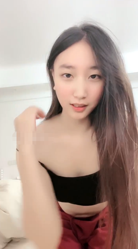 【陈小鱼】掰穴展示自慰