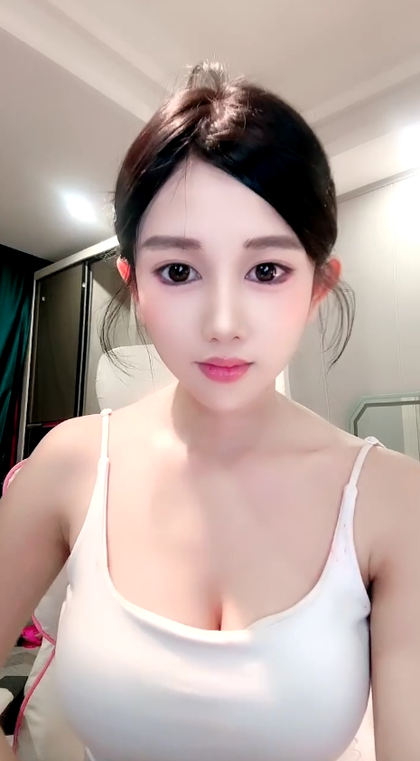 【18岁昆明女模】极品嫩妹魔鬼身材