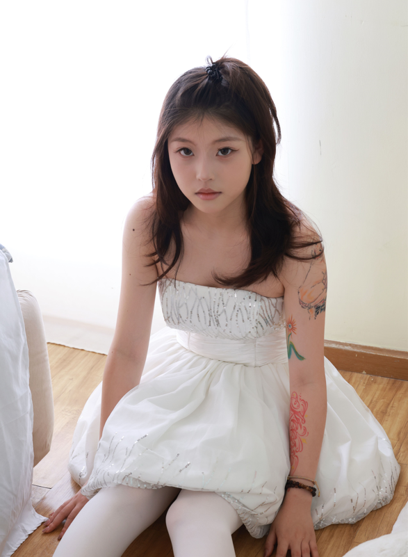 IMZSOCK爱美足 - 女仆私房性感白丝裸足美腿 【138P1V500M】