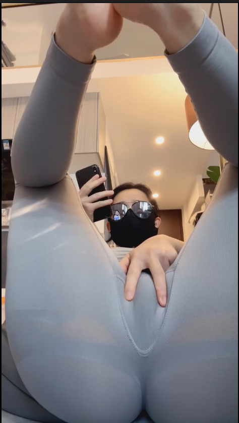 玩物直播覆面小妈s-251128 肥臀瑜伽裤骚妈妈【1V】【390MB百度云】