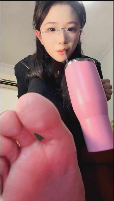 玩物直播布丁s-251128 红底高跟裸足榨精场【1V】【621MB百度云】