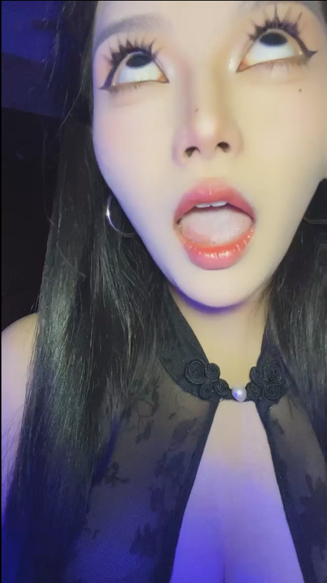 玩物直播奈诗千金-251127 红绿灯超近口水【1V】【874MB百度云】