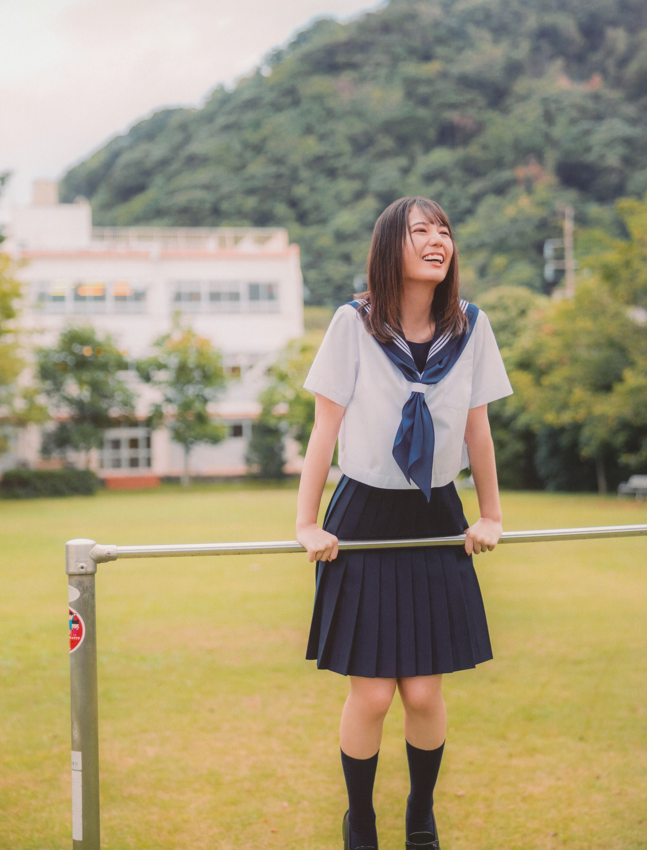 日向坂46 小坂菜緒 1st写真集「君は誰」【132P1.53G】