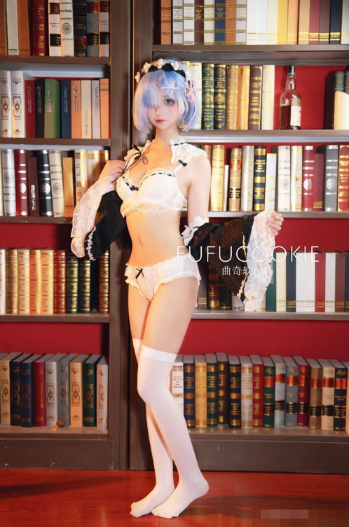 曲奇软fufu 蕾姆cosplay 擦边写真 【80P 1V 45MB】