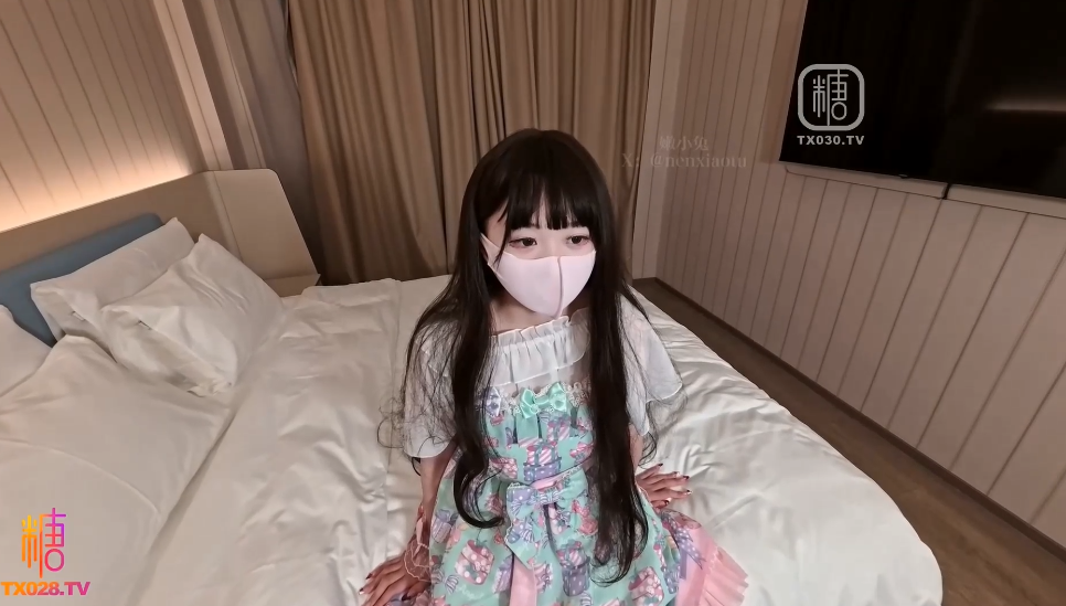 嫩小兔 Lolita白丝做爱 【1V 1.5GB】
