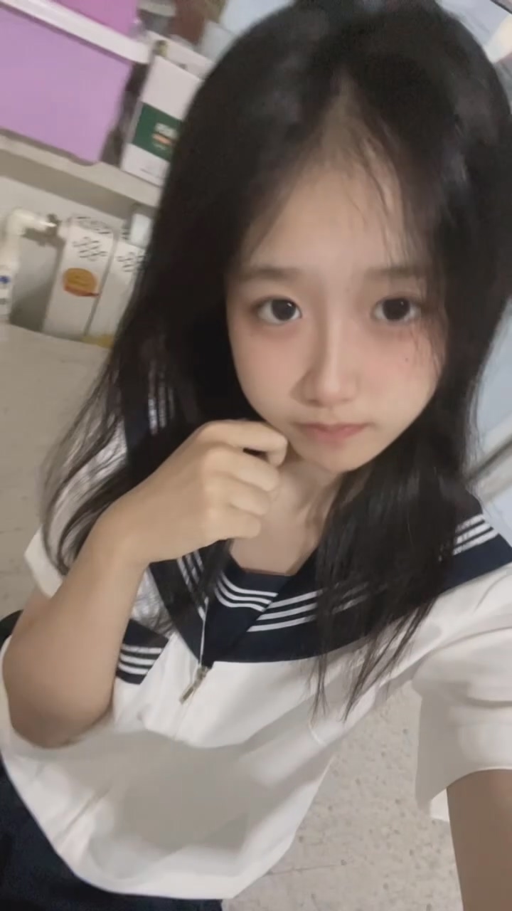 【小玲】泄密网传18岁高中生无水印自拍 【65P/60V/915M】