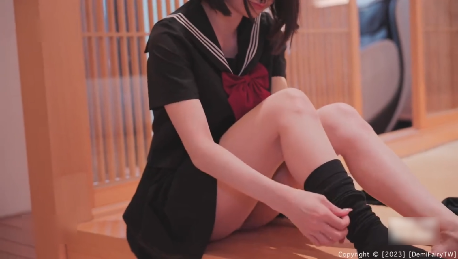超人气台妹-爹咪（DemiFairyTW）-非原版dtw-36 趁爸妈出差邀请学姊来家里玩（1V,1.32G）