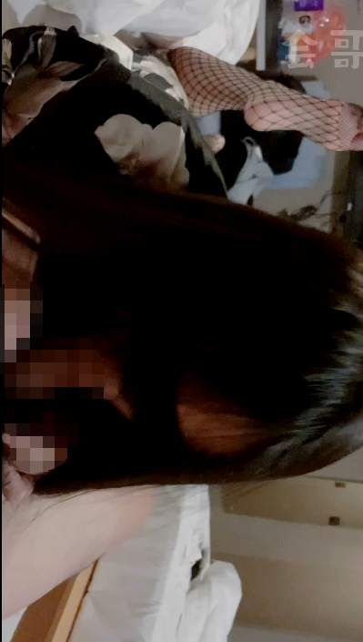 大神会哥约炮极品美乳萝莉女友啪啪_骚母狗口活不错_骑乘鸡巴不停猛摇浪叫【354m】