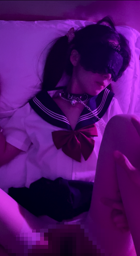 S级泄密 成都御萝双修少女，人前是在抖音爱臭美的网红小姐姐，一进卧室秒变小母狗跪求待哺，伸着舌头嘴里喊着还要爸爸艹我【7v】【381m】